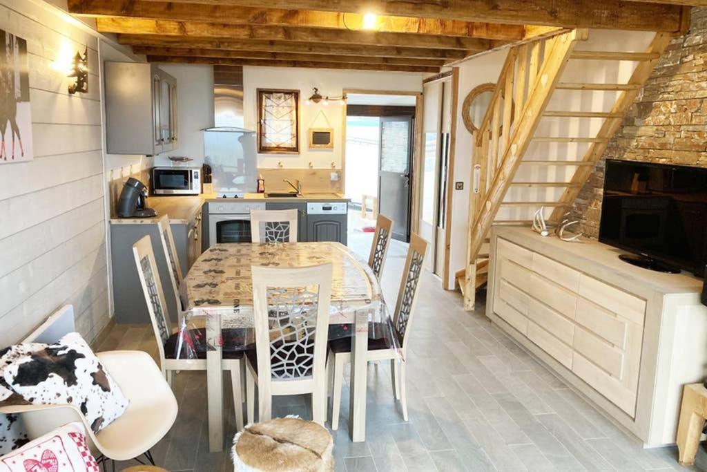Chalet cosy rénové avec vue sur le lac Les Angles  Extérieur photo