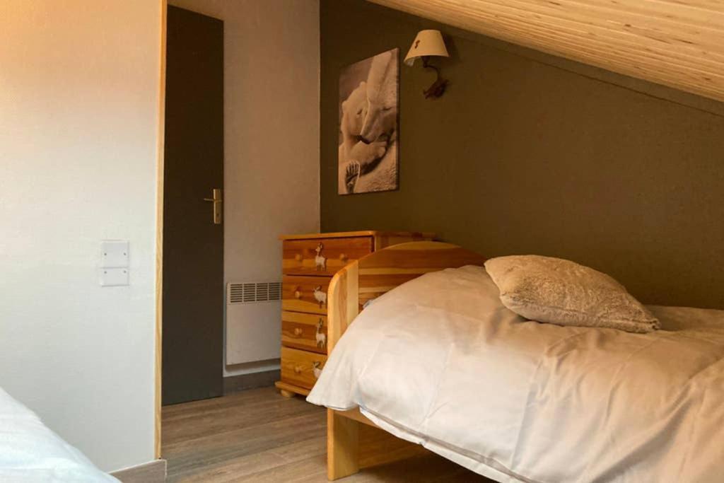Chalet cosy rénové avec vue sur le lac Les Angles  Extérieur photo