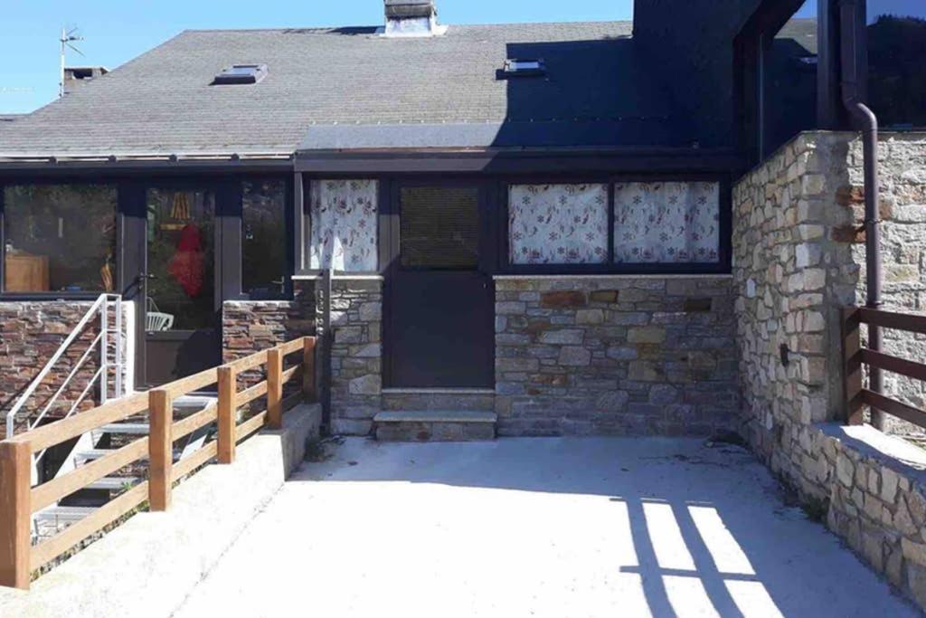 Chalet cosy rénové avec vue sur le lac Les Angles  Extérieur photo